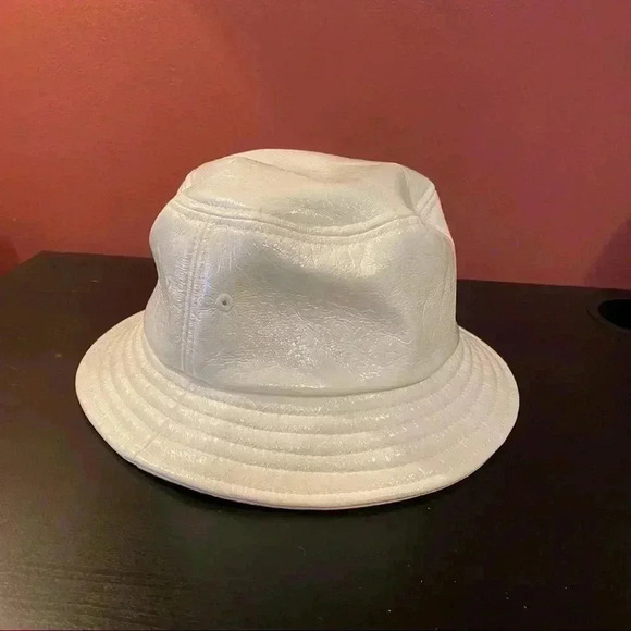Steve Madden White Bucket Hat - Picture 7 of 7